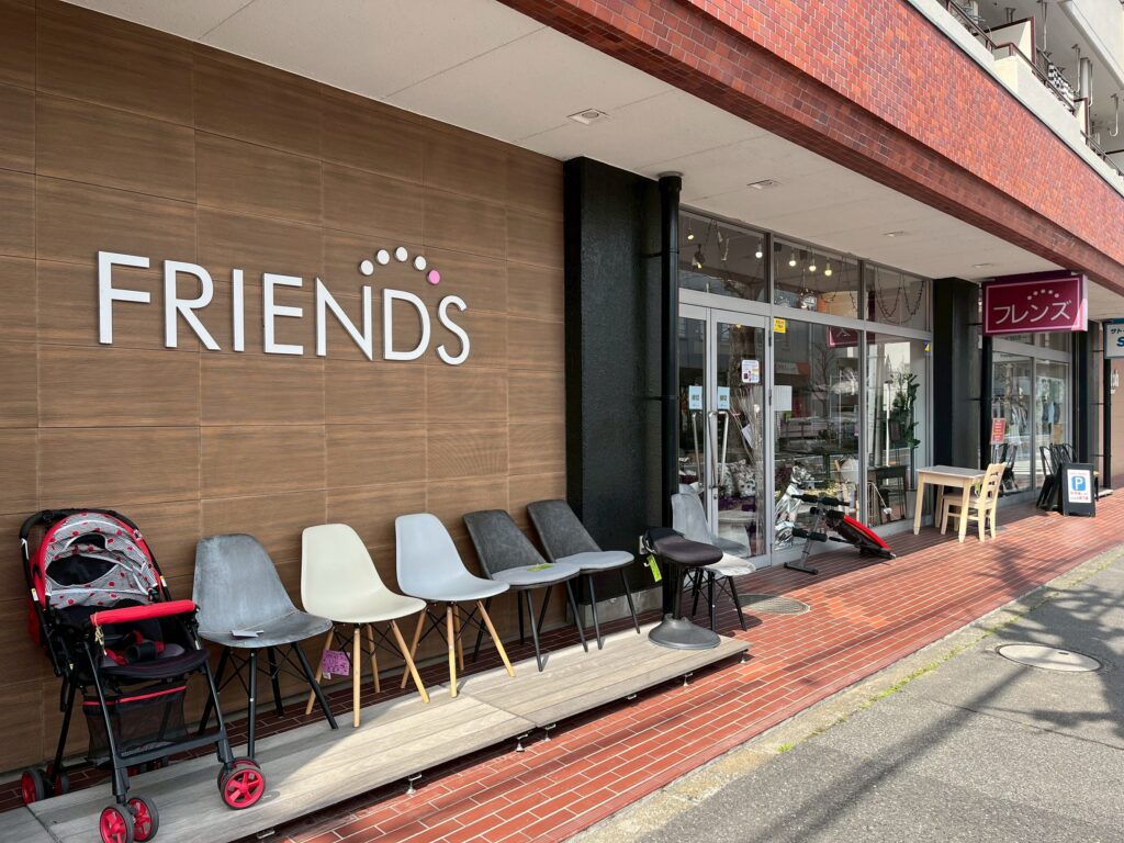 ショップフレンズの店頭外観。